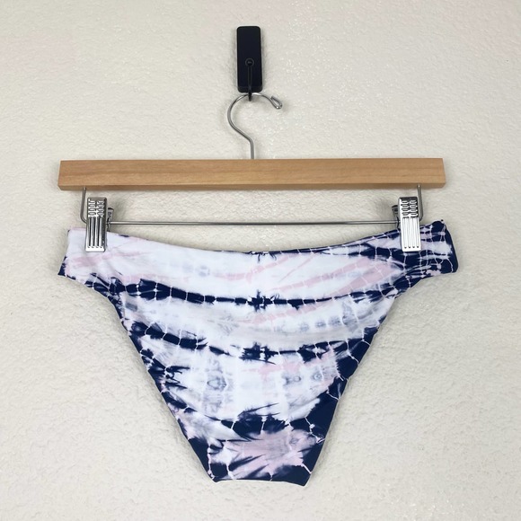 L*Space Sandy Bikini Bottoms Swim Suit size Medium
*BOTTOMS ONLY* - Picture 8 of 10